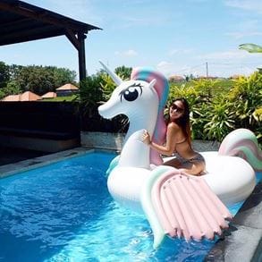 https://dm5802aeq6i53.cloudfront.net/Instagram/Bali/2017-02-26+04.44.04+1458237216547671986_villabalilife+(Copy)+(Copy).jpg