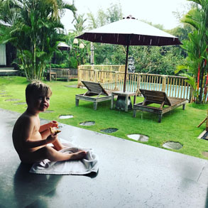 https://dm5802aeq6i53.cloudfront.net/Instagram/Bali/2017-07-09+15.12.53+1554948888232839799_villabalilife-min.jpg